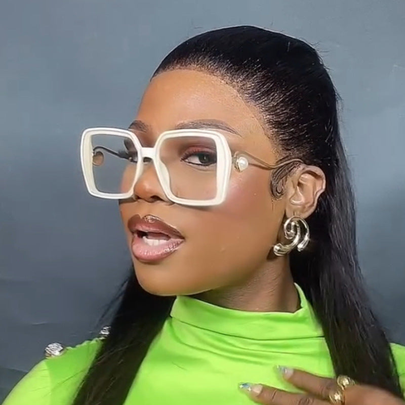 Women's fashionable square glasses with elegant metal frame and unique accents Bowlift