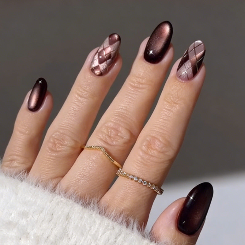 Artificial nail set with stylish geometric and elegant accents Bowlift