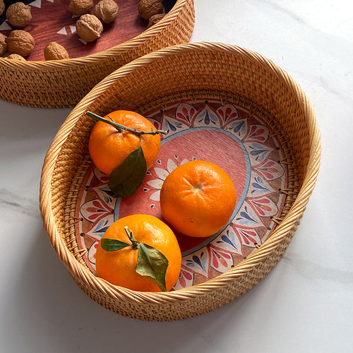 Rustic serving basket with floral details Bowlift