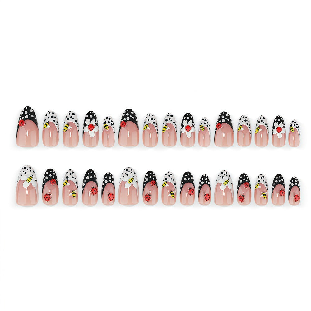 Artificial nails with playful insect design Bowlift
