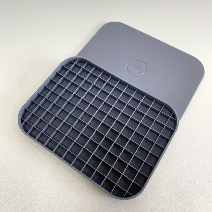 Silicone Square Ice Cube Tray With Airtight Snap-On Lid And Flexible Nonstick Grid