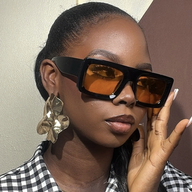 Women's fashionable square sunglasses with sturdy frame and protective lenses Bowlift