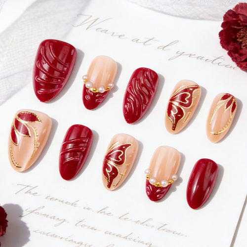 Artificial nail set with filigree golden decorations and romantic heart details Bowlift