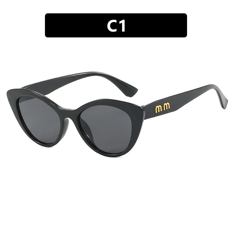 Ladies extravagant Cat-Eye sunglasses with protective UV filter Bowlift