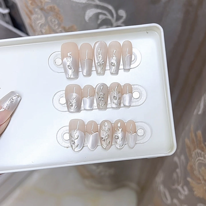 Luxurious Floral Embellished Press-On Nails Bowlift