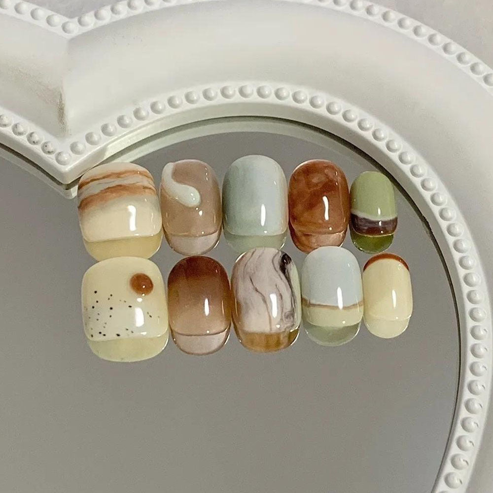 Artificial nails in elegant marble design Bowlift