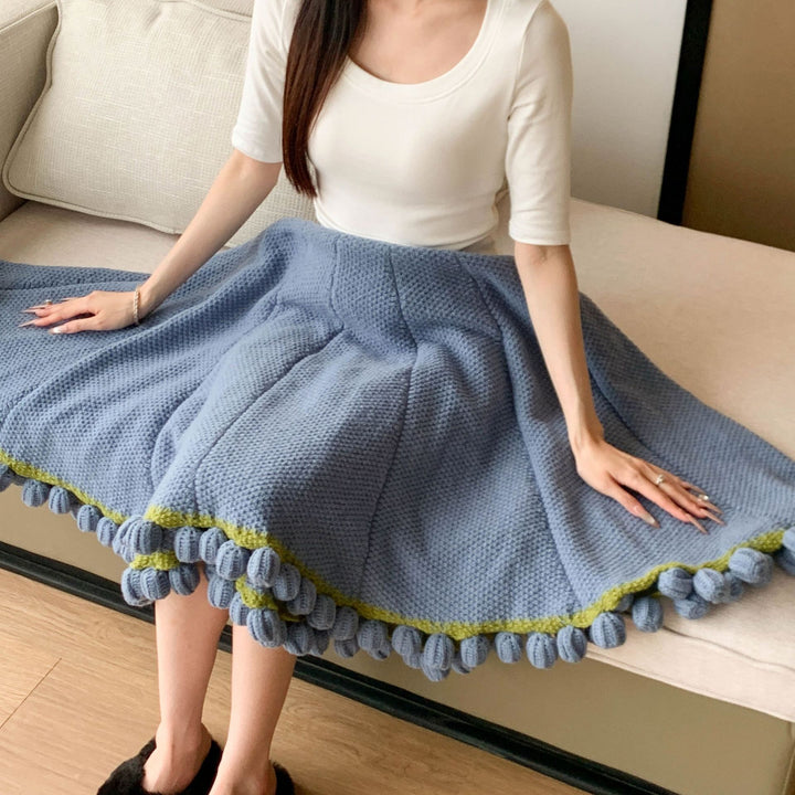 Cozy Blanket with Playful Pompons Bowlift