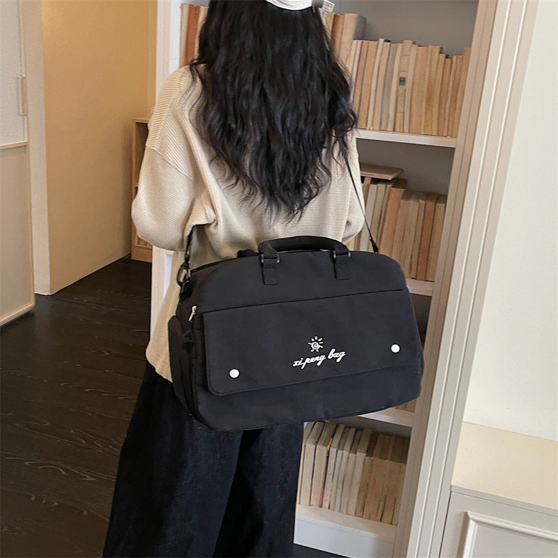 Versatile Multi-Pocket Sport Weekend Duffle Bowlift