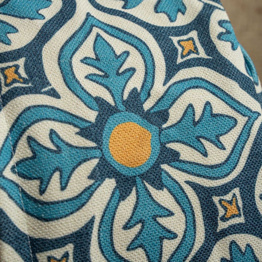 Round seat pouf with woven jacquard structure and practical carrying handle Bowlift