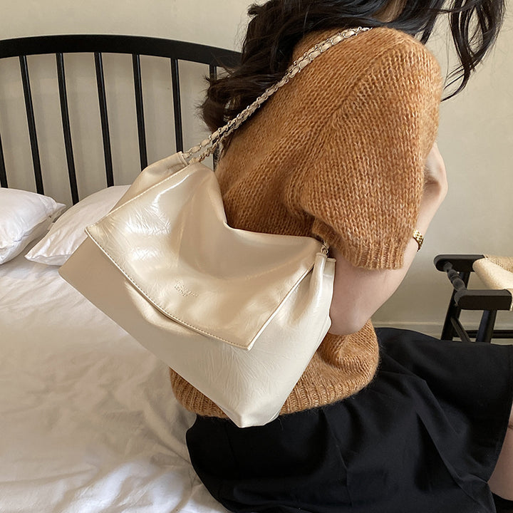 Chic Foldover Shoulder Bag Bowlift