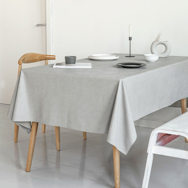 Easy-care rectangular tablecloth made of cotton-polyester with water-repellent coating