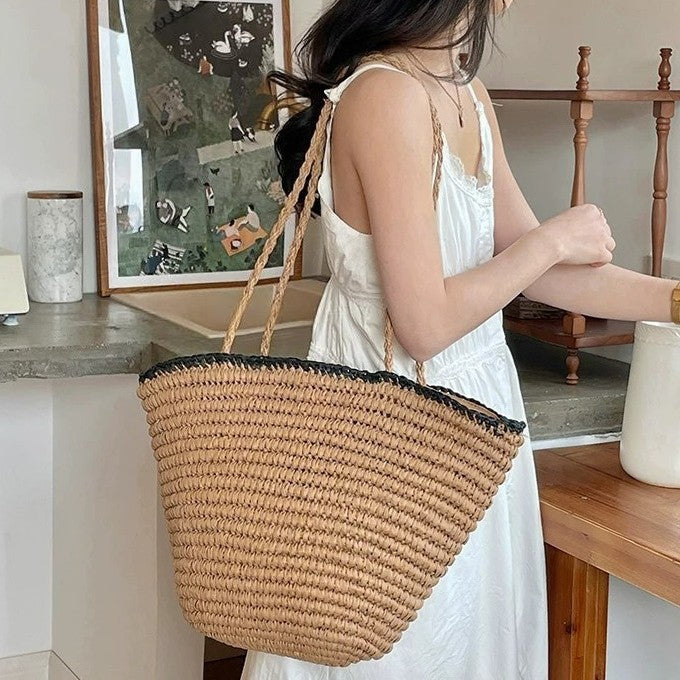 Handmade beach bag with wide bottom and sturdy handle Bowlift