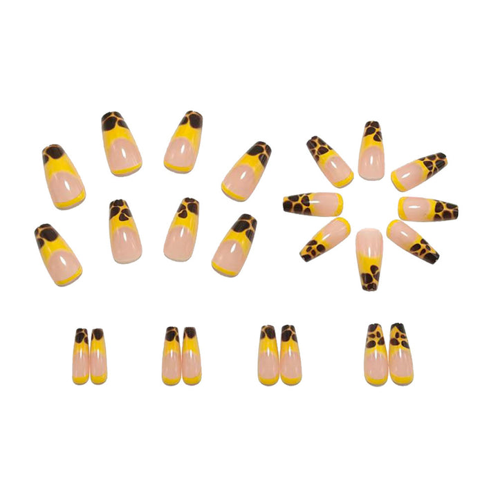 Fashionable leopard look artificial nails Bowlift