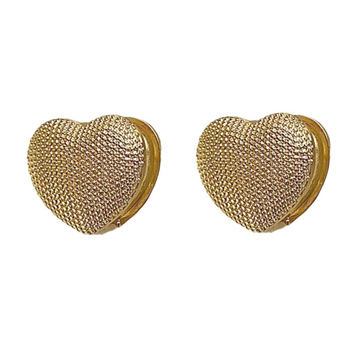 Finely Crafted Heart Stud Earrings Bowlift