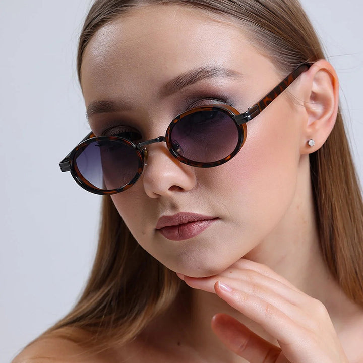 Women's round sunglasses with lightweight lenses and gold accents Bowlift