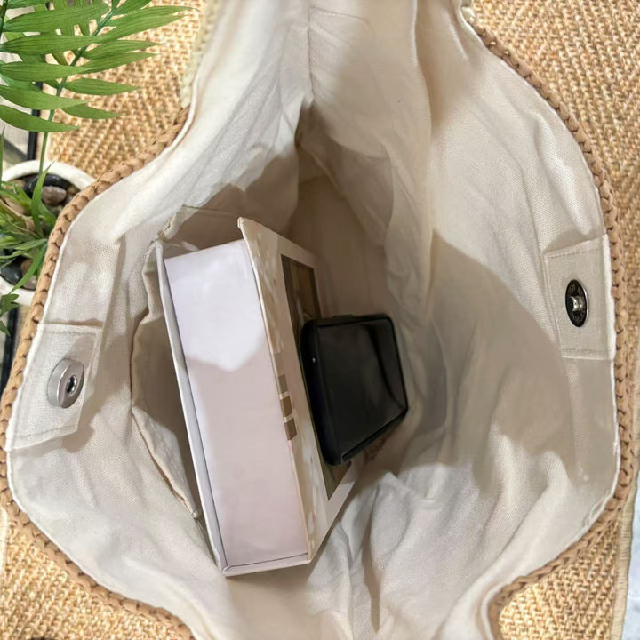 Stylish handbag made of natural weave Bowlift