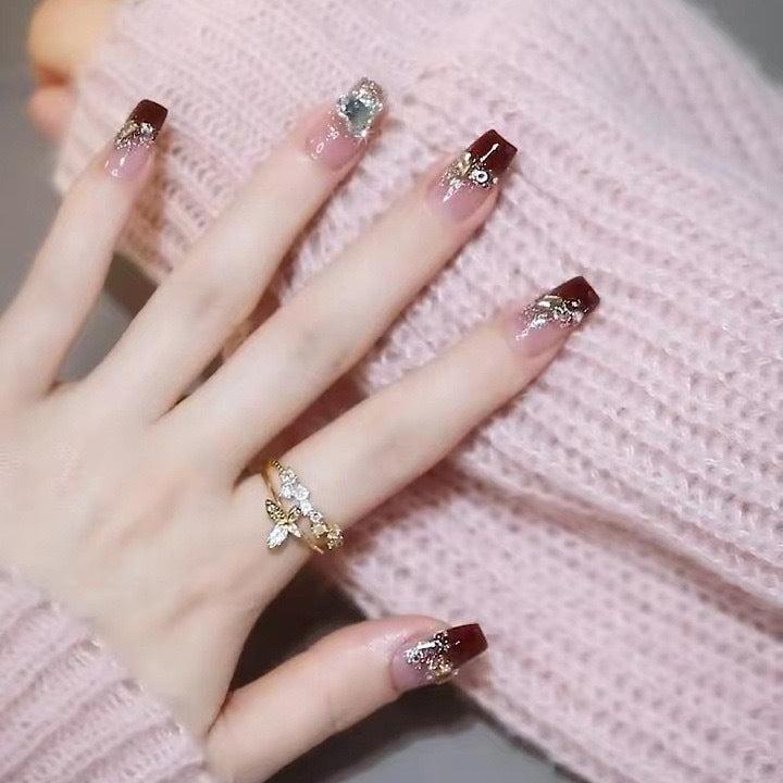 Artificials nails with glitter embellishments and elegant accents Bowlift