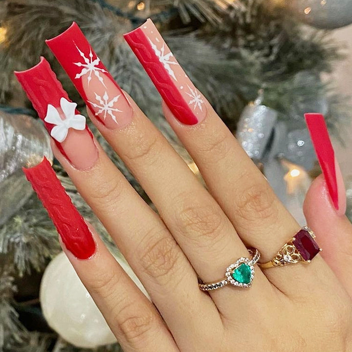 Artificial nail set with festive snowflake and bow motifs Bowlift
