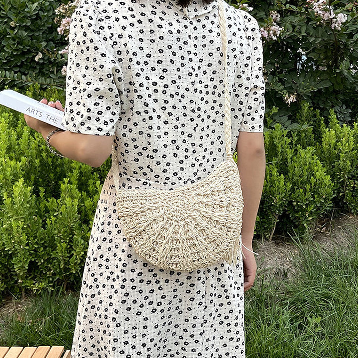 Hand-knotted sling bag with tassels Bowlift