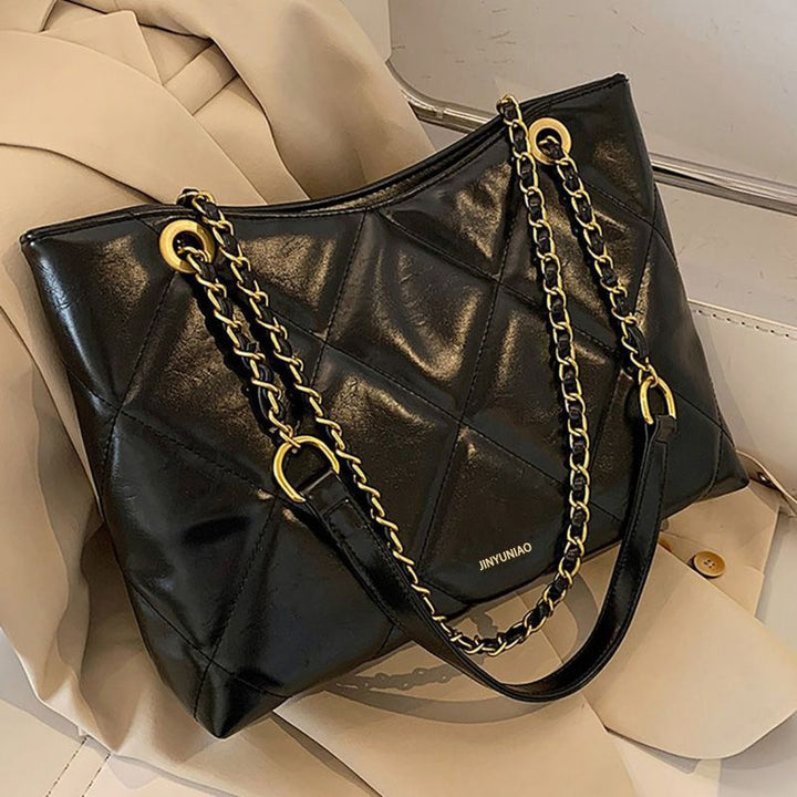 Quilted Chic Handbag Bowlift
