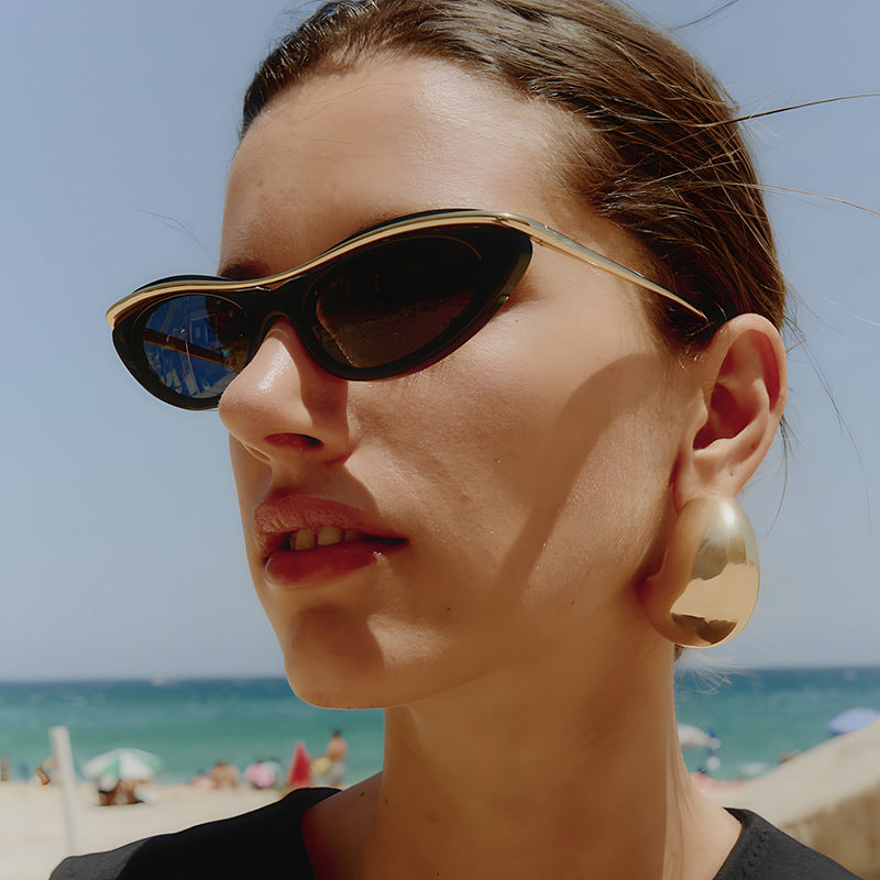 Women's Cat-Eye Sunglasses with Elegant Metal Frame Bowlift