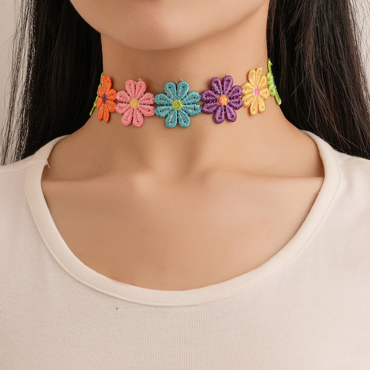 Blumen Choker Necklace Bowlift