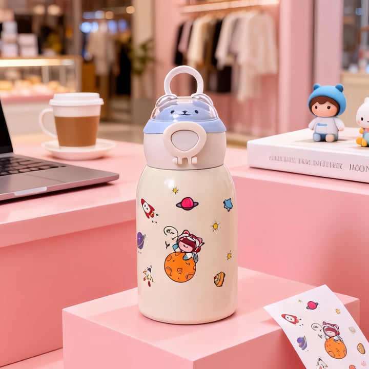 Child-friendly drinking bottle with fill level indicator Bowlift