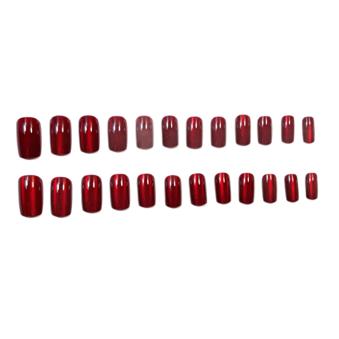 Shiny artificial nails with luxurious effect Bowlift