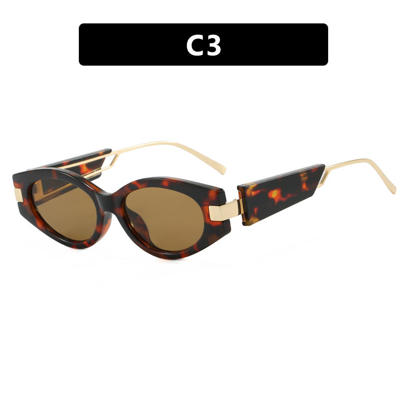 Ladies elegant Cat-Eye sunglasses with gold accents Bowlift