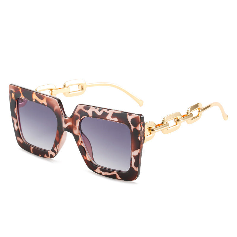Women Cat-Eye Sunglasses with Luxurious Design and Chain Frame Bowlift