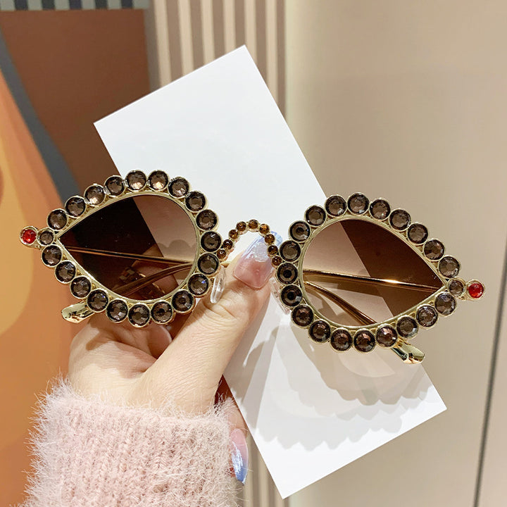 Ladies Glamorous Sunglasses with Sparkling Rhinestone Decoration Bowlift