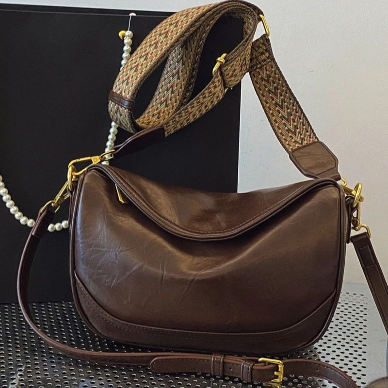 Luxurious Leather Crossbody Bag Bowlift