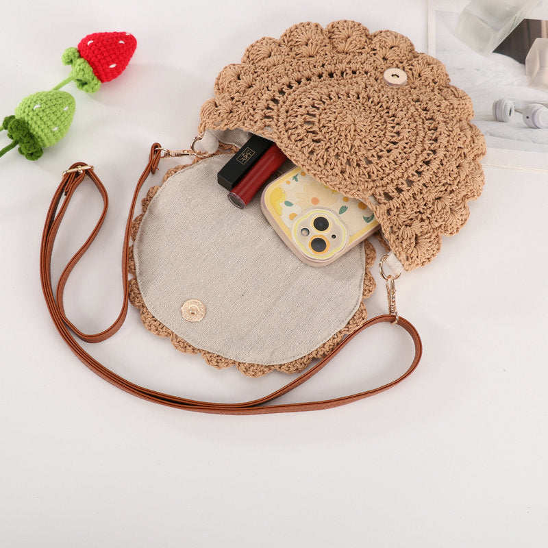 Crochet bag with playful structure design Bowlift