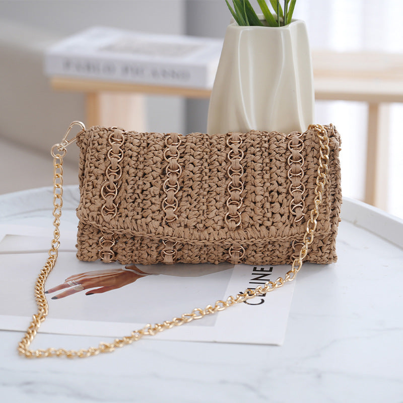 Clutch with chain shoulder strap and handcrafted macrame closure Bowlift