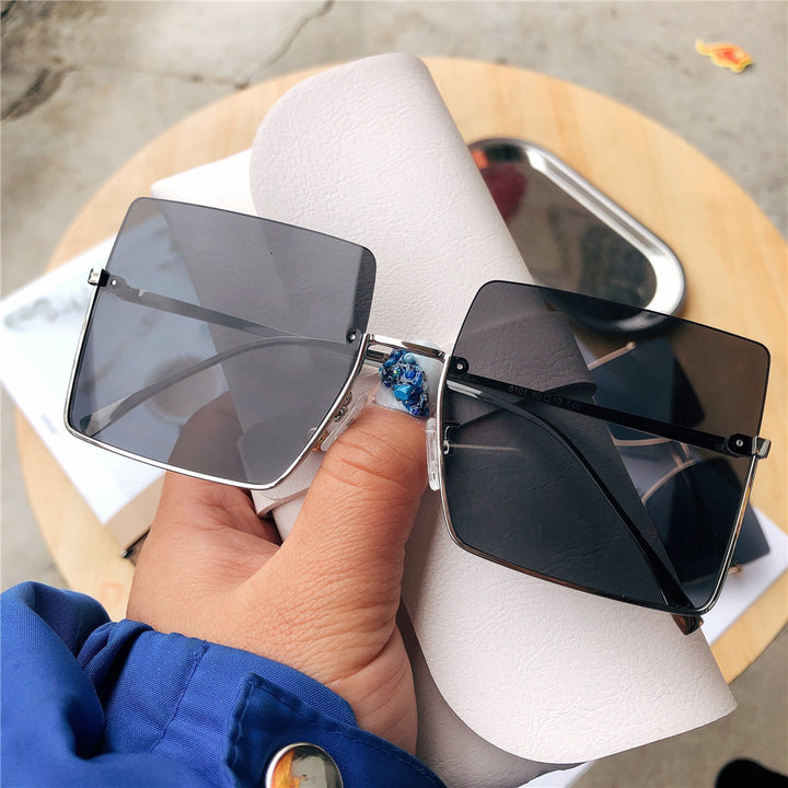Fashionable Oversized Square Sunglasses Bowlift