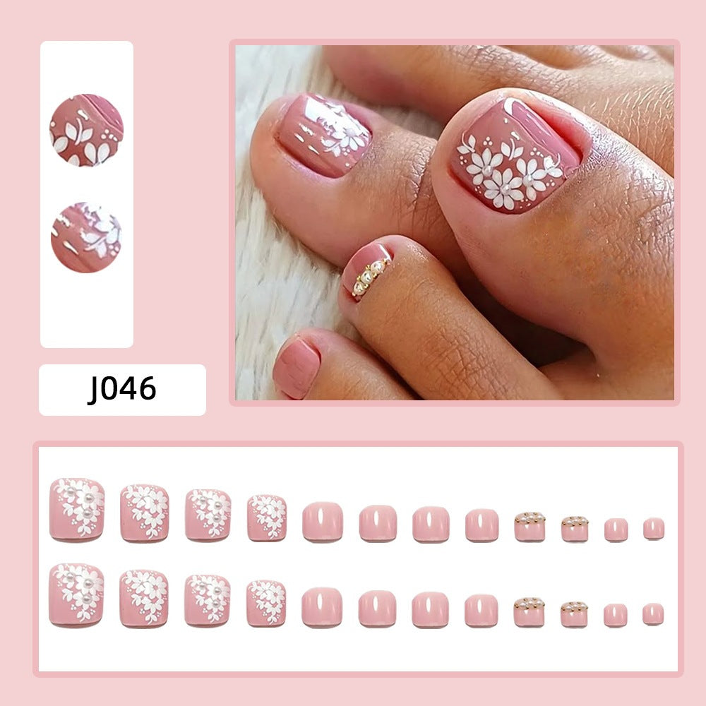 Artificial nails with delicate flower design and elegant accents Bowlift