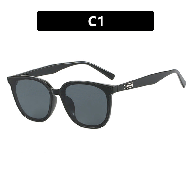 Women’s sunglasses in modern chic style Bowlift