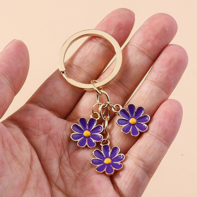 Keychain with Three Playful Daisies Bowlift