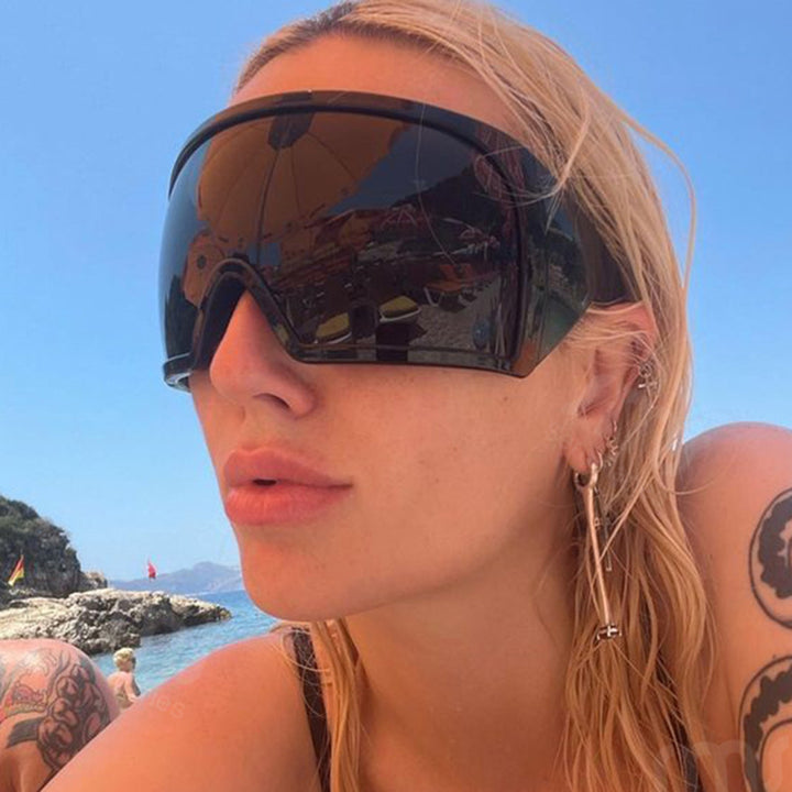 Women sporty sunglasses with aerodynamic design Bowlift