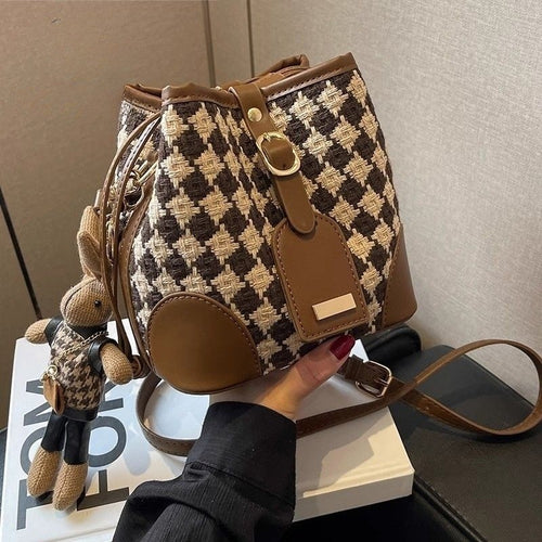 Chic Bucket Bag Bowlift