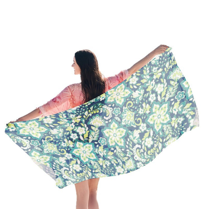Beach towel with creative jellyfish pattern made of lightweight fabric Bowlift