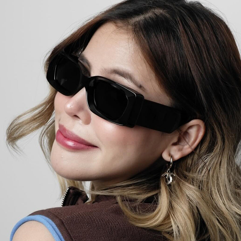 Women's fashionable square sunglasses with transparent frame and protective UV filter Bowlift