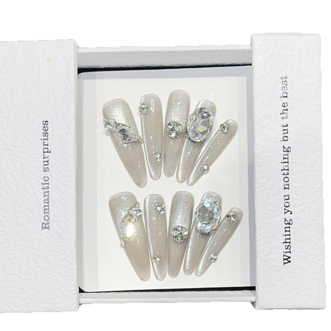 Artificial nails with Sparkling Rhinestone details Bowlift