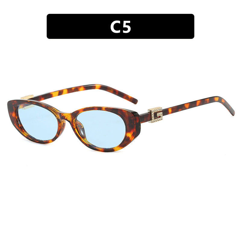 Women's cat-eye sunglasses with elegant metal frame and protective UV filter Bowlift