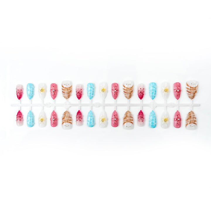 Art nail set in elaborate design Bowlift