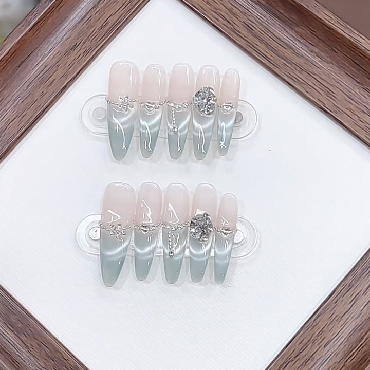 Glamorous Decorative Press-On Nails Set Bowlift