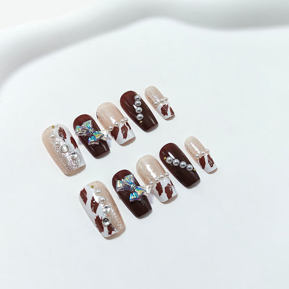 Artificial nails with glamorous 3D applications and glitter Bowlift