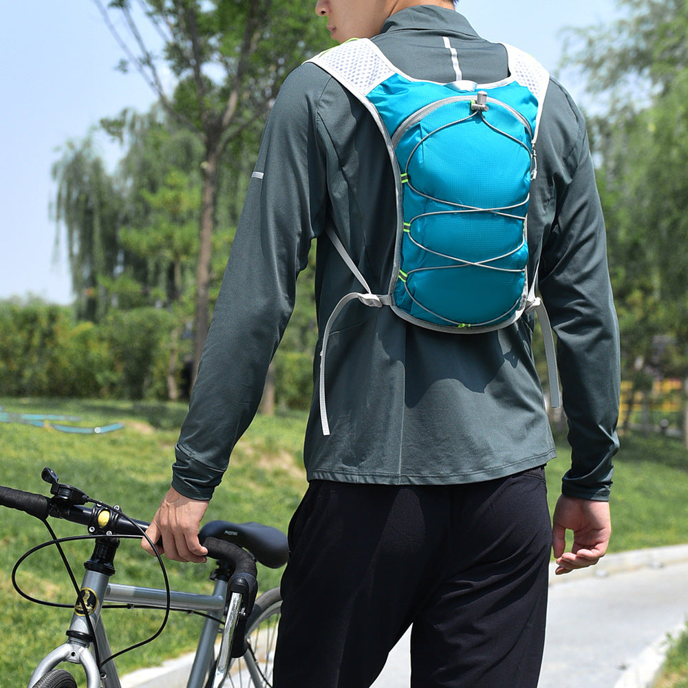 Hydration Pack with Ergonomic Design Bowlift
