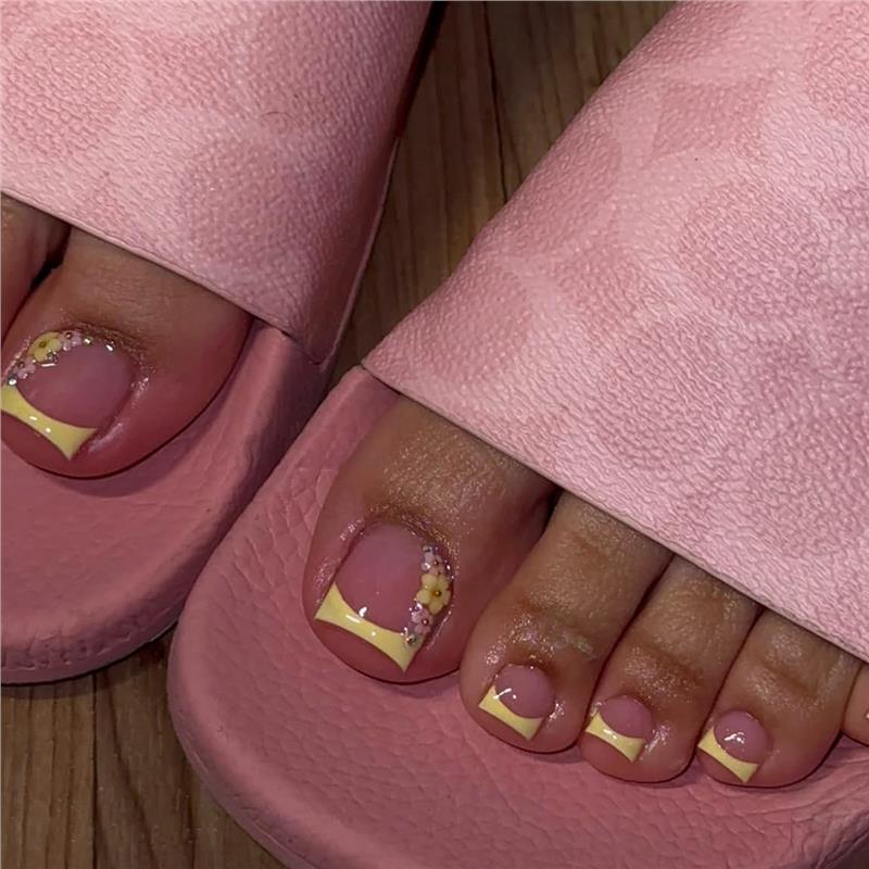 Decorative Press-On Toe Nails Bowlift