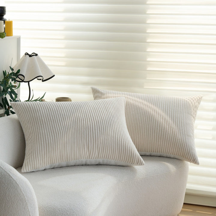 Rectangular corduroy cushion cover with a fine ribbed structure and teddy inner side Bowlift